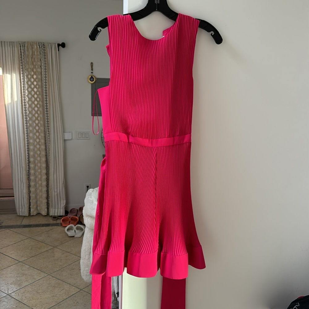 Brand new pink dress never worn size 6 milly